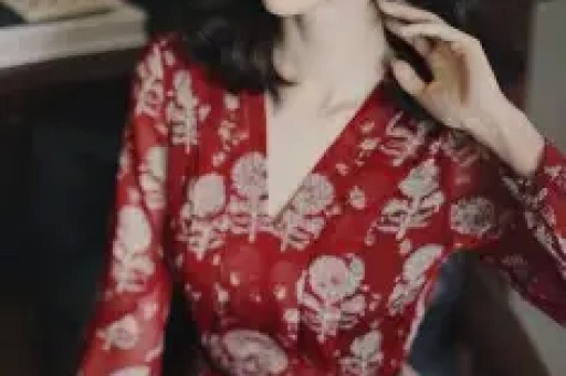 美顶流纯神演穿普拉达的女王2被删光！秀身体黑历史太多