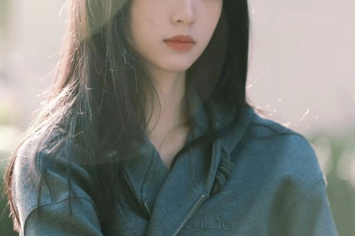 央视女主持被传包养4男、嫁70岁富豪20年后一张照片打脸众人