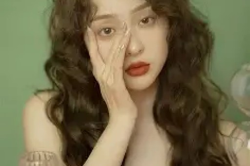 MC Mong爆料：知名女演员与争议人物秘密恋情曝光网友热议！