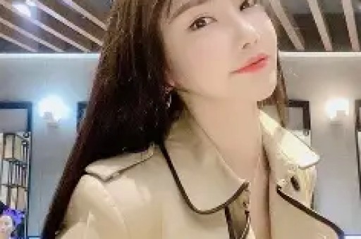 女游客划龙舟被颠翻外衣滑落表情销魂身份曝光鼓手爆料更多